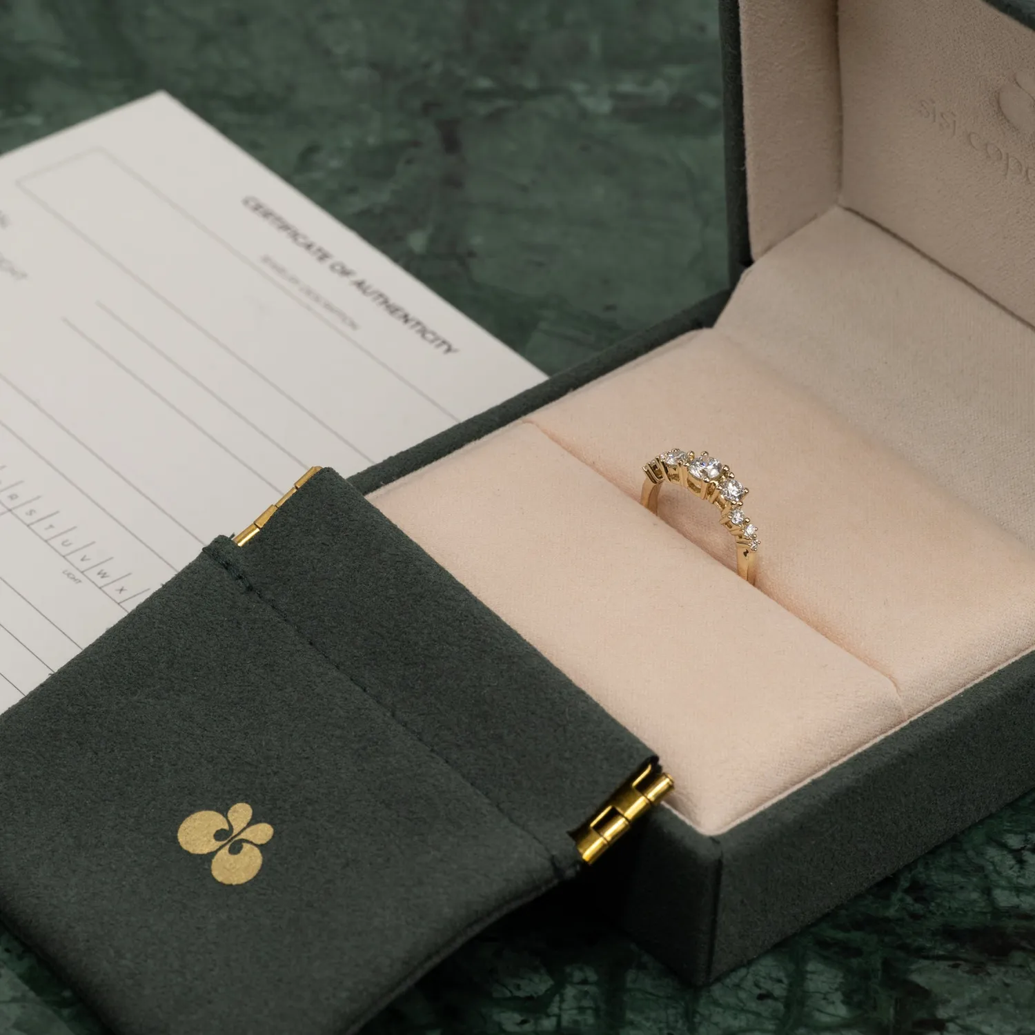 Sisi Copenhagen Organic Cluster 0.7ct diamantring guld 14 kt