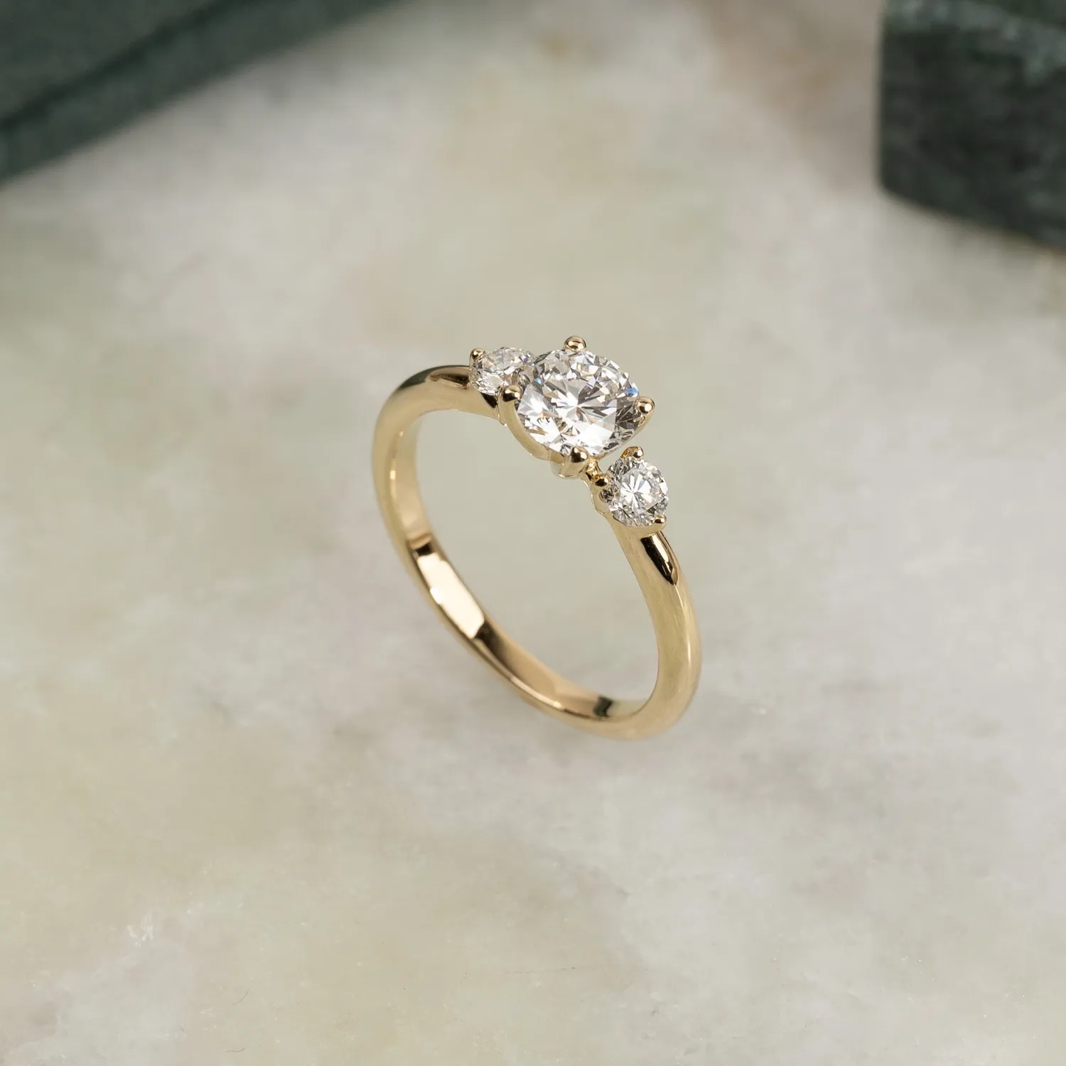 Sisi Copenhagen Round Trilogy diamantring 1,0 ct 14 kt guld