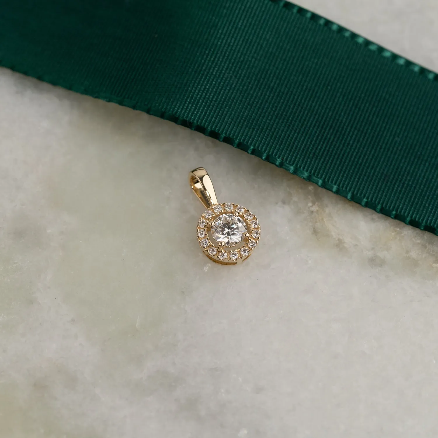 Sisi Copenhagen Round Halo lab-diamant vedhæng guld 0,5 ct