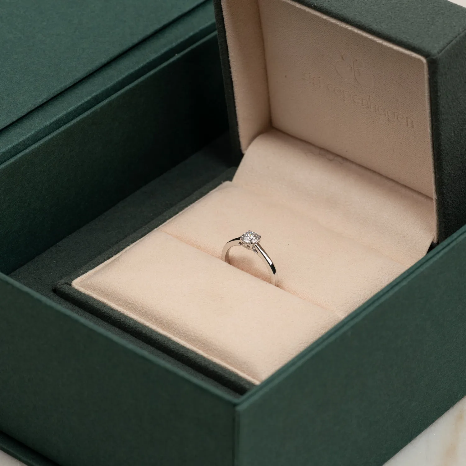 Sisi Copenhagen Solitaire Trellis diamantring 0,55 ct hvidguld