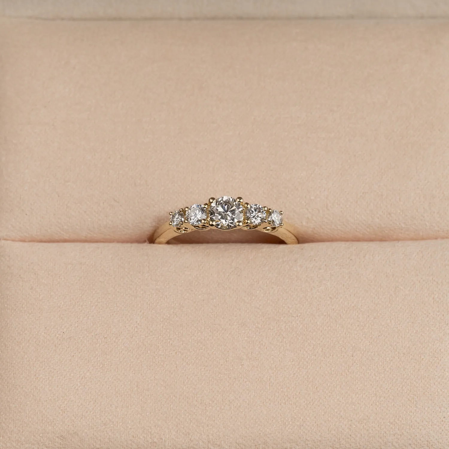 Sisi Copenhagen Five-Stone Trellis diamantring guld 0,7 ct
