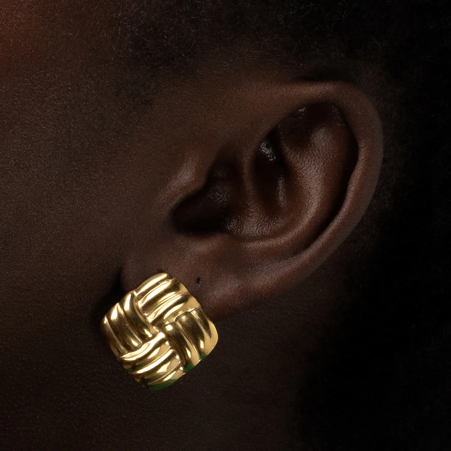 TIMI OF SWEDEN Hilde knyttestud ørestikker par forgyldt 21 mm