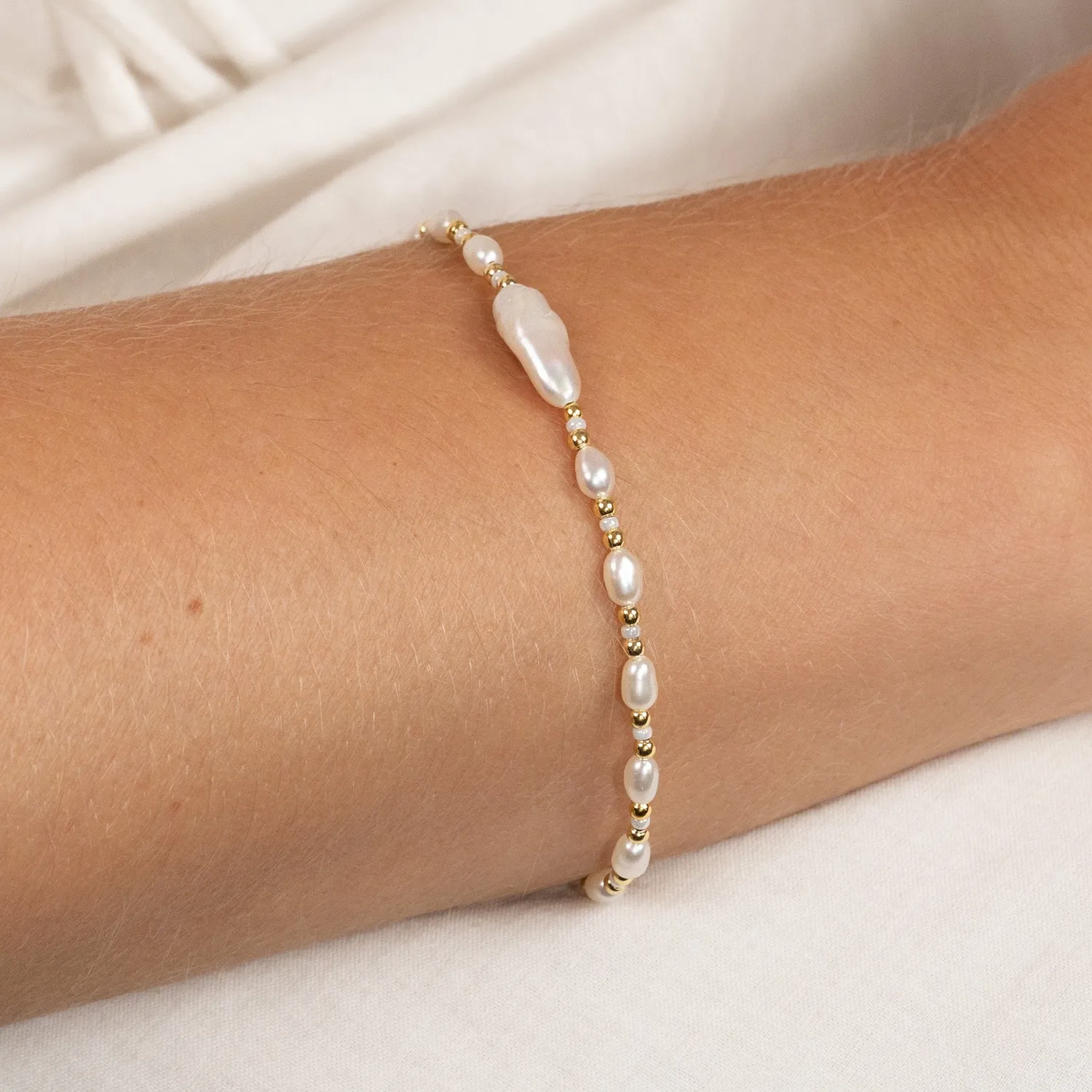 Sisi Copenhagen Lana Pearl armbånd forgyldt perler 16cm