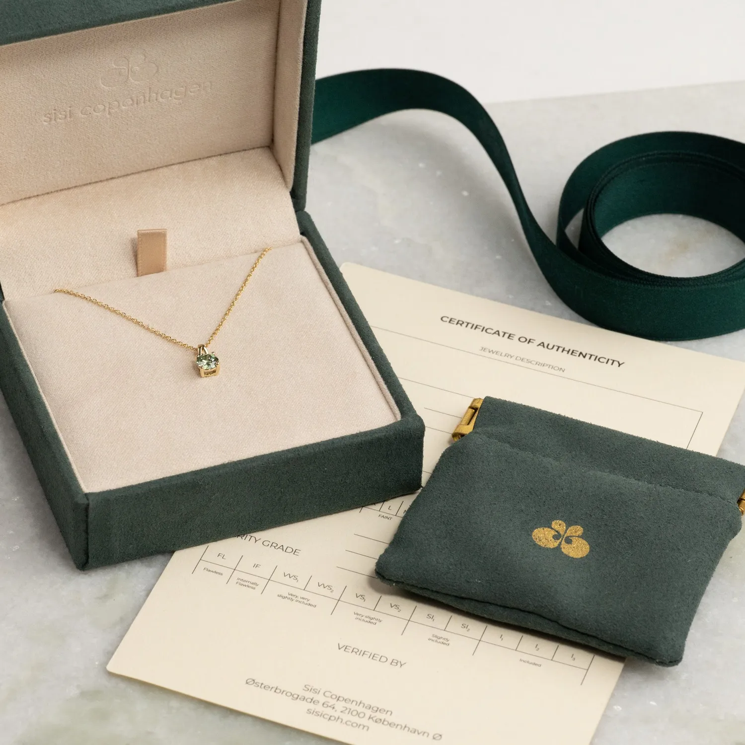 Sisi Copenhagen Prong Solitaire diamantvedhæng 0,5 ct guld grøn
