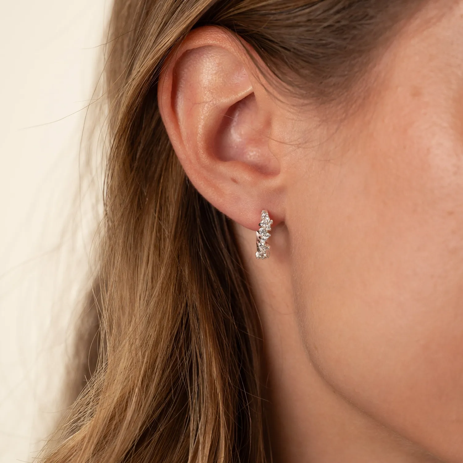 Sisi Copenhagen Clair Crystal Small Huggie øreringe sølv par