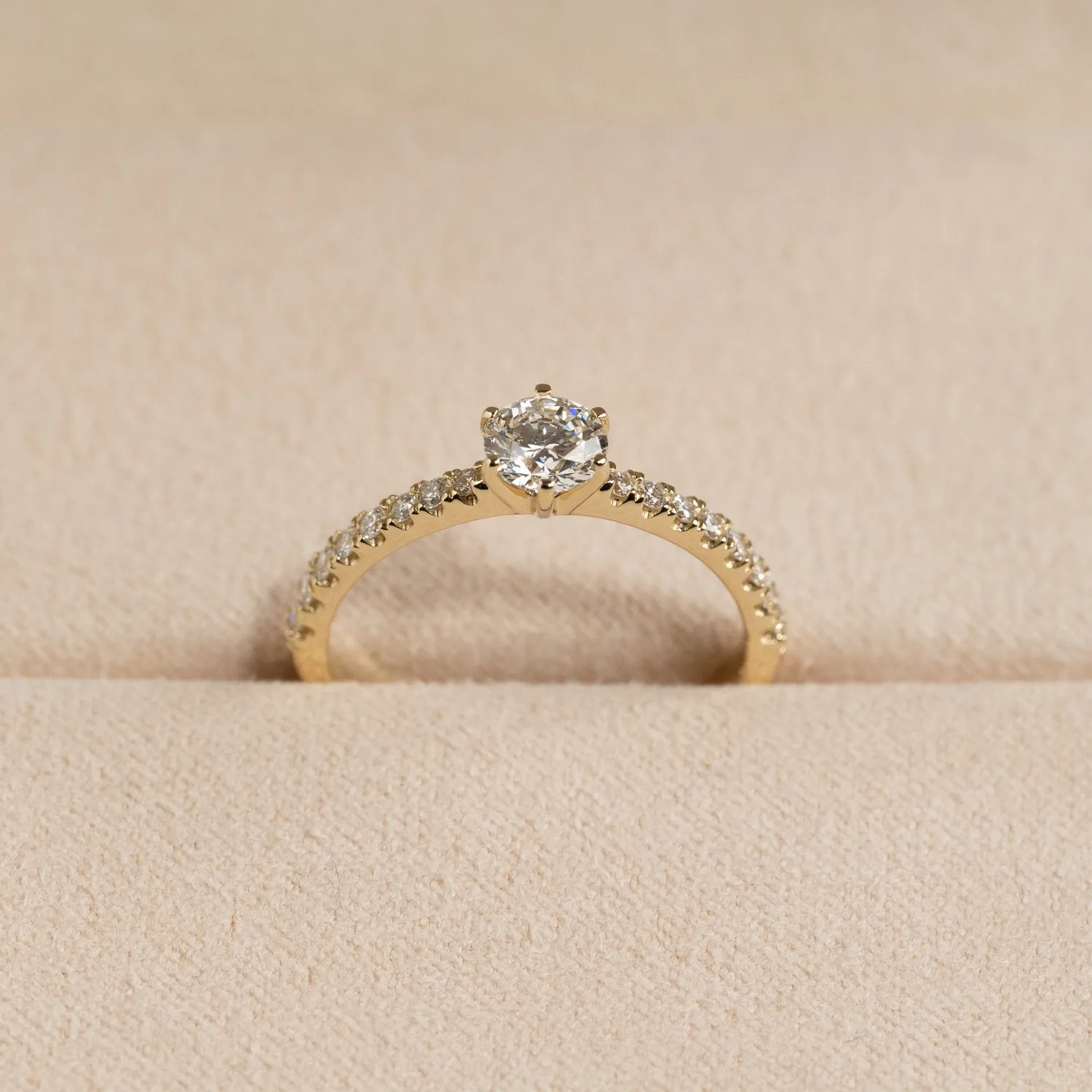 Sisi Copenhagen Classic 6-Prong Alliance ring 0,7 ct 14 kt guld
