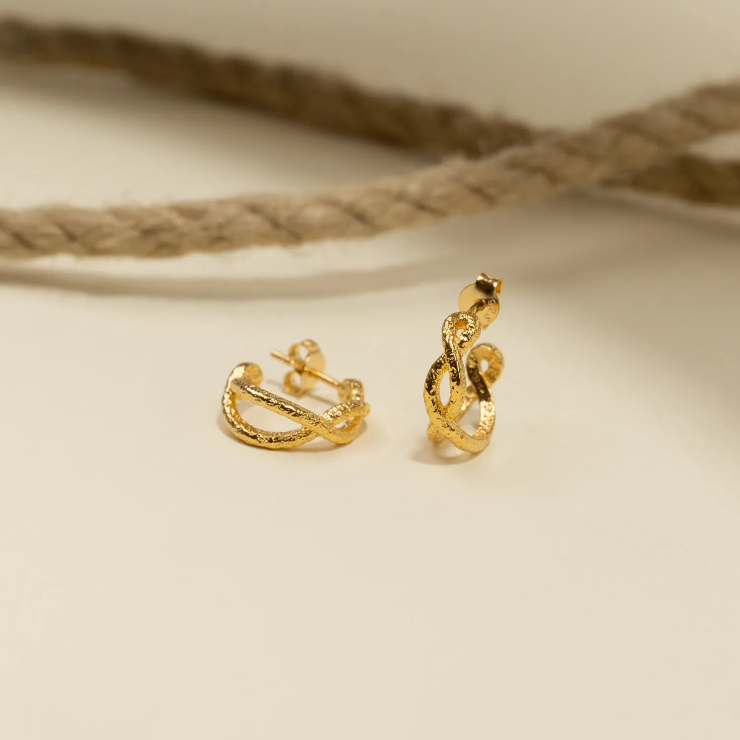 Sisi Copenhagen Winnie Small Golden creoler forgyldt 15 mm