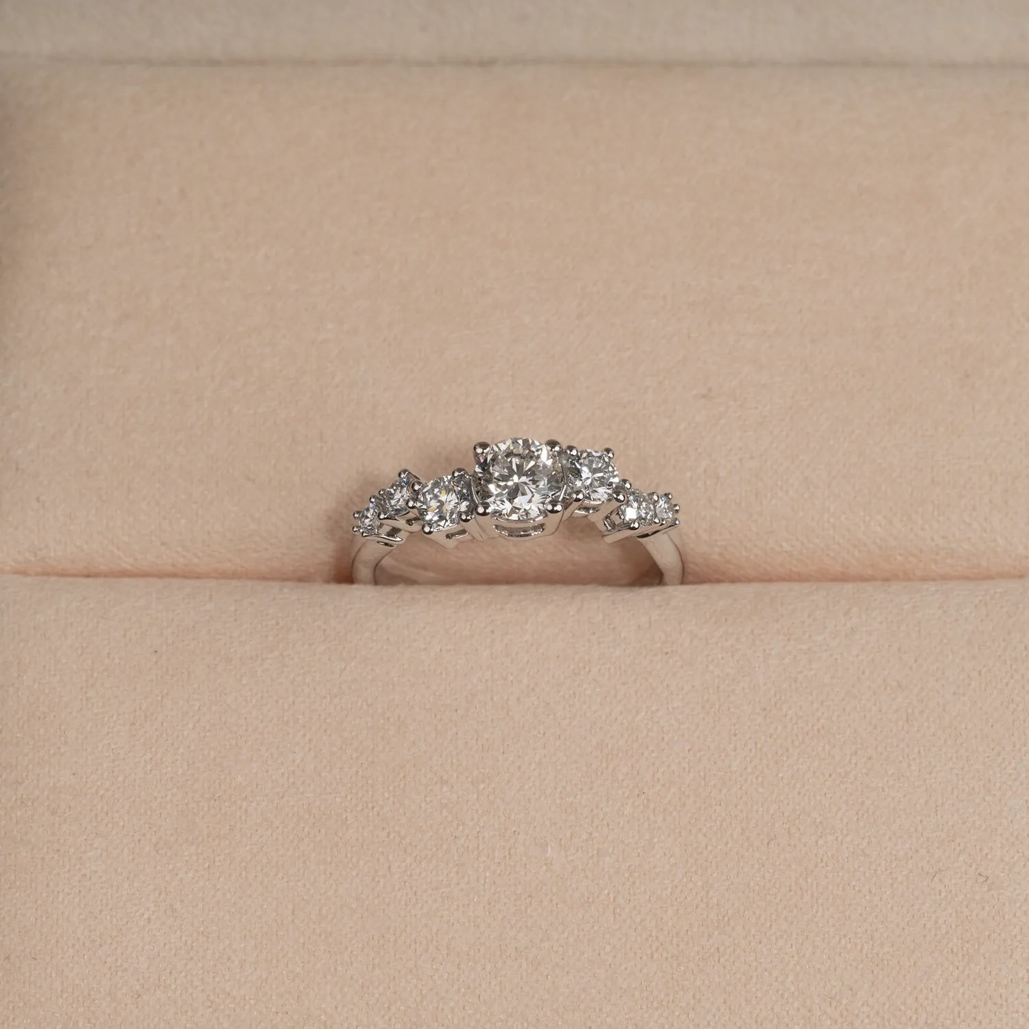 Sisi Copenhagen Organic Cluster ring hvidguld 0,9 ct