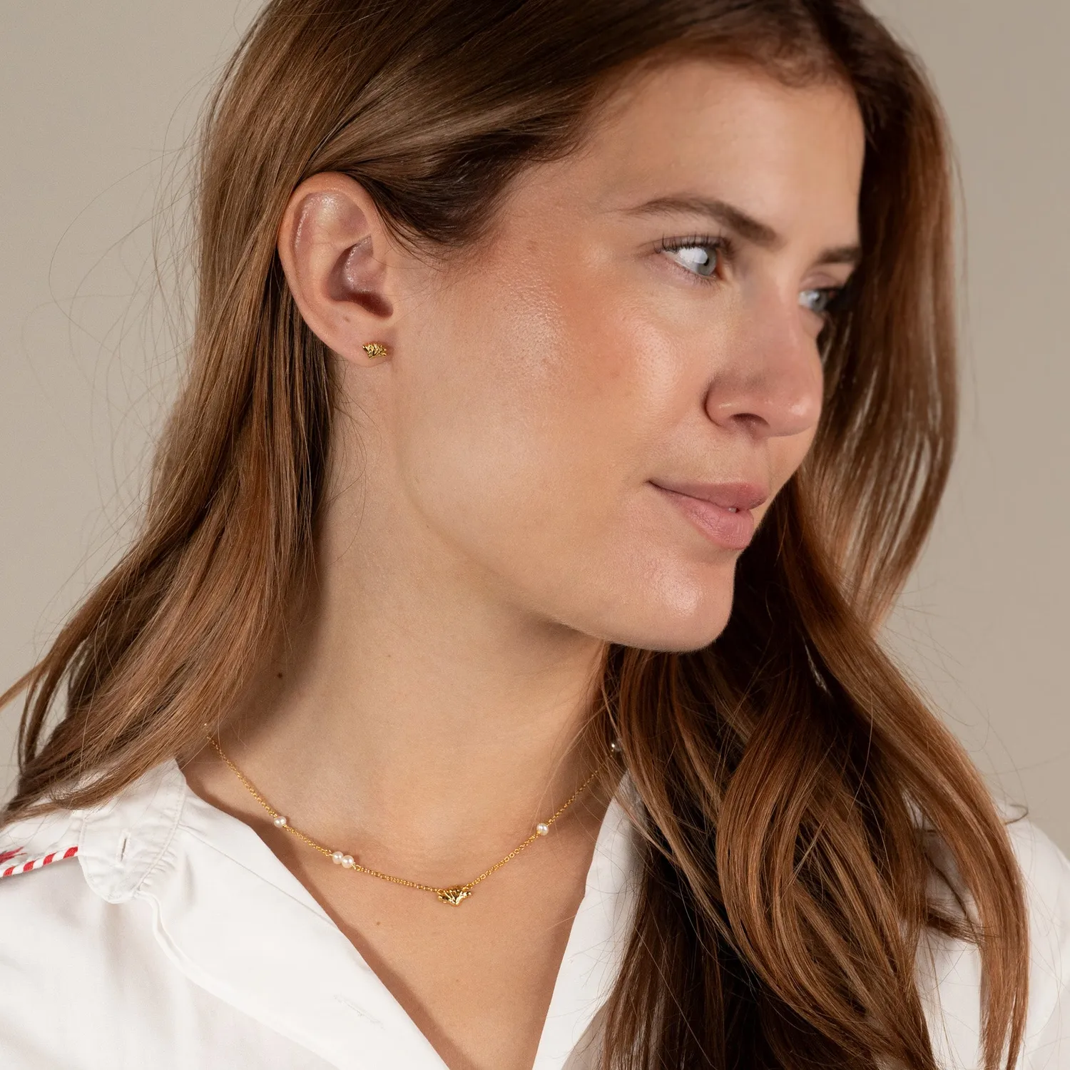 Sisi Copenhagen Shelly Golden Stud ørestikker 8 mm forgyldt