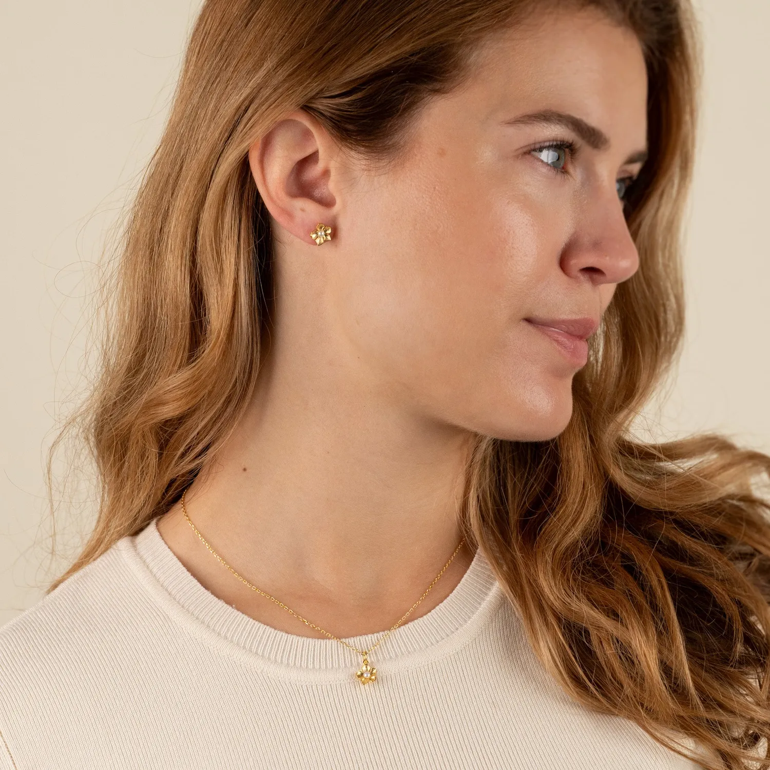Sisi Copenhagen Mona Pearl Golden ørestikker perle 9 mm