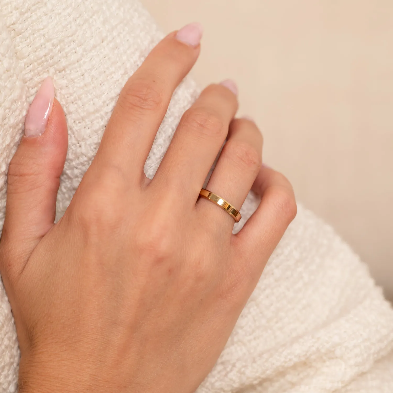 Sisi Beveled Flat Comfort vielsesring 3,5 mm guld