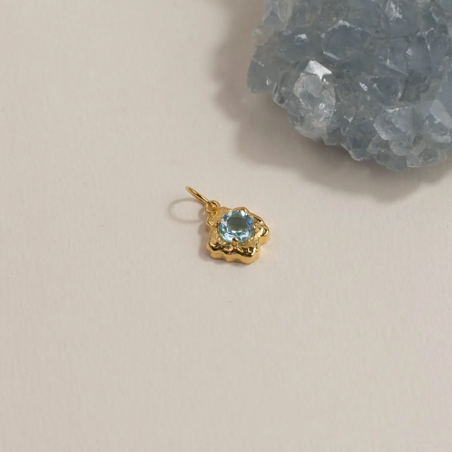 Sisi Copenhagen Emilia Blue Topaz vedhæng forgyldt blå topas