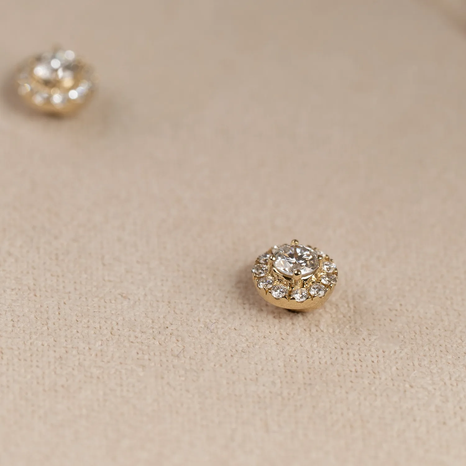 Sisi Copenhagen Halo lab-diamond ørestikker 0,33 ct 14 kt guld