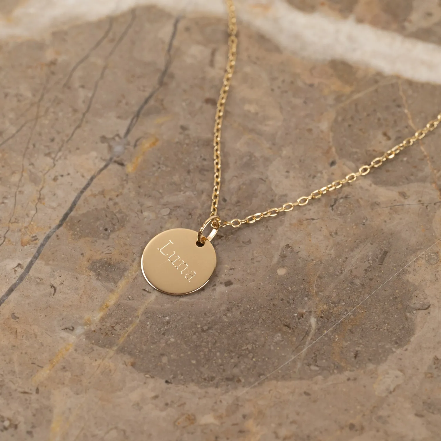 Sisi Copenhagen Engravable Round vedhæng 12 mm massivt 9 kt guld