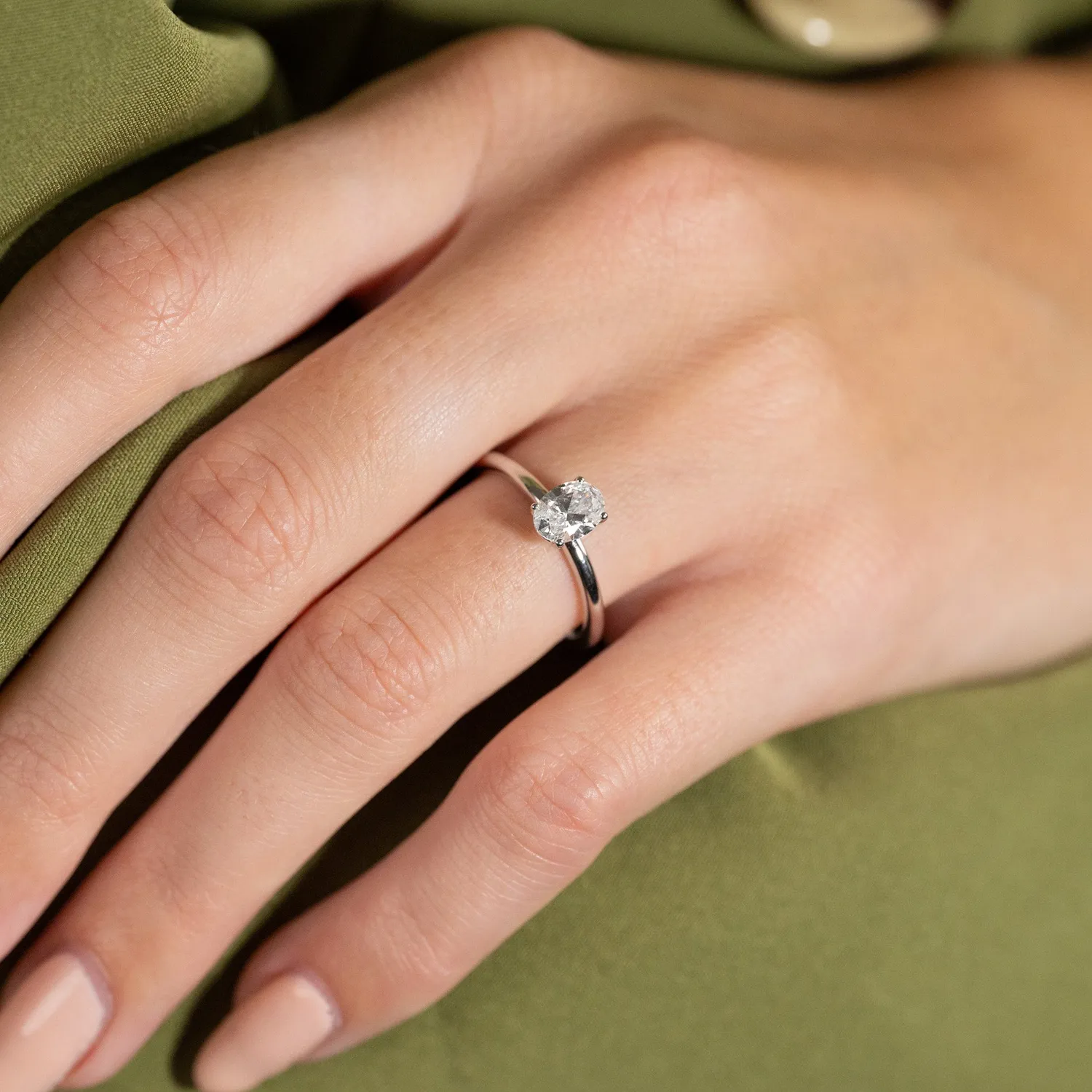 Sisi Copenhagen Solitaire oval diamantring 0,75 ct hvidguld