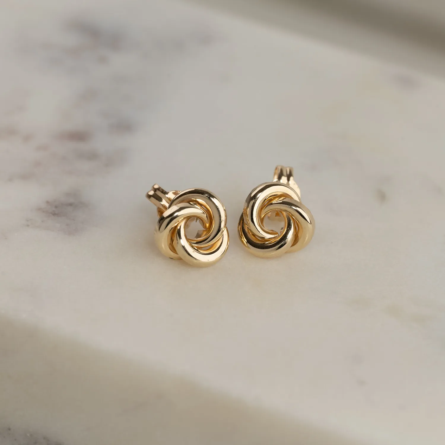 Sisi Copenhagen Freja Solid Gold ørestikker 9 mm knude