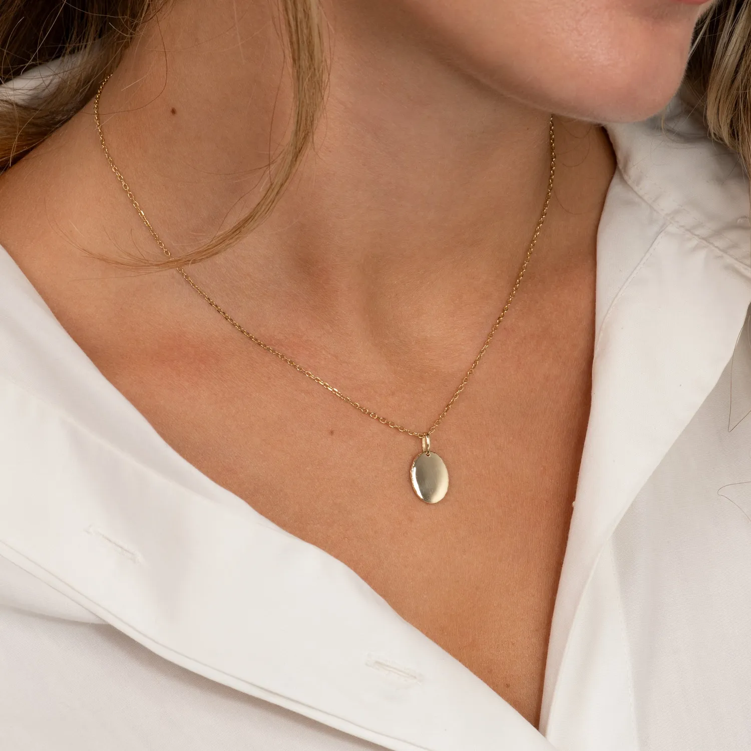 Sisi Copenhagen Oval graverbart guldvedhæng 9 kt 13,5 mm