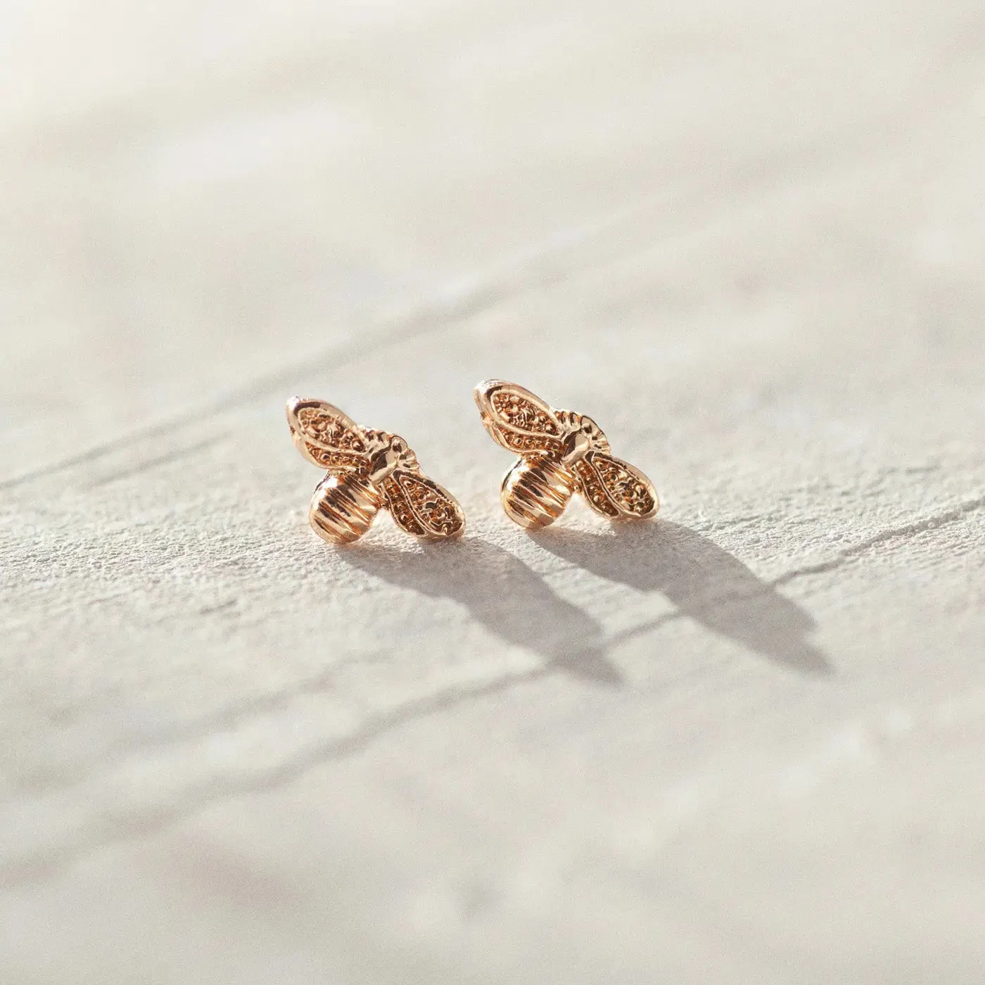 TIMI OF SWEDEN Beatrice Bee stud øreringe guld 8 mm