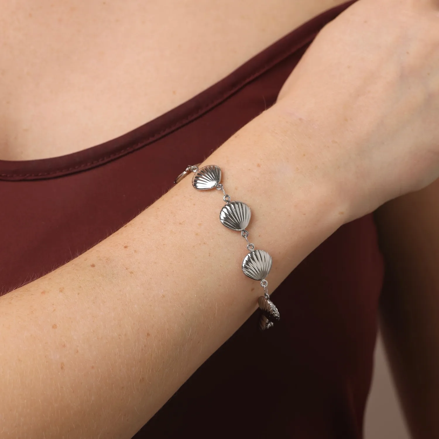 TIMI OF SWEDEN Estrid armbånd sølv 20 cm skal