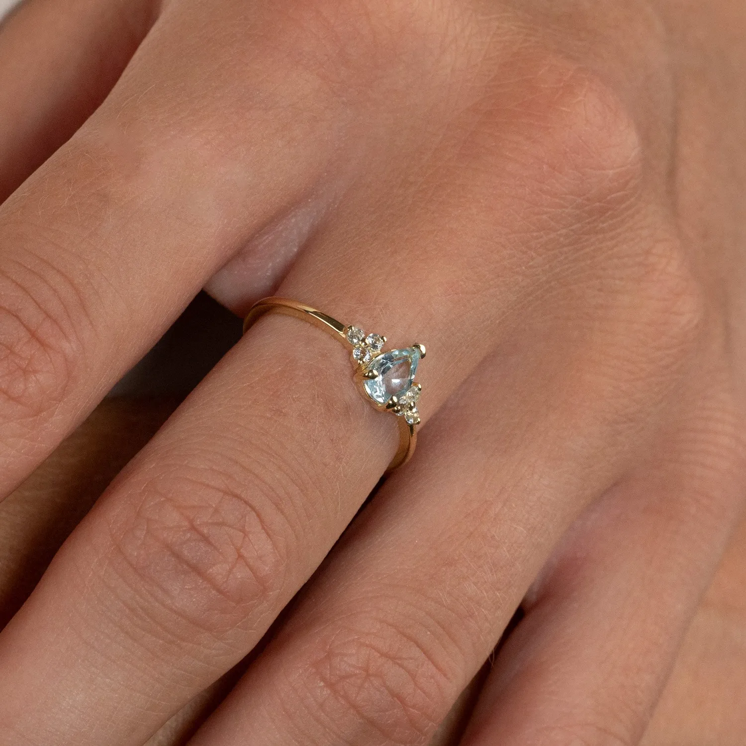 Sisi Copenhagen Cassandra ring guld blå topas str. 52