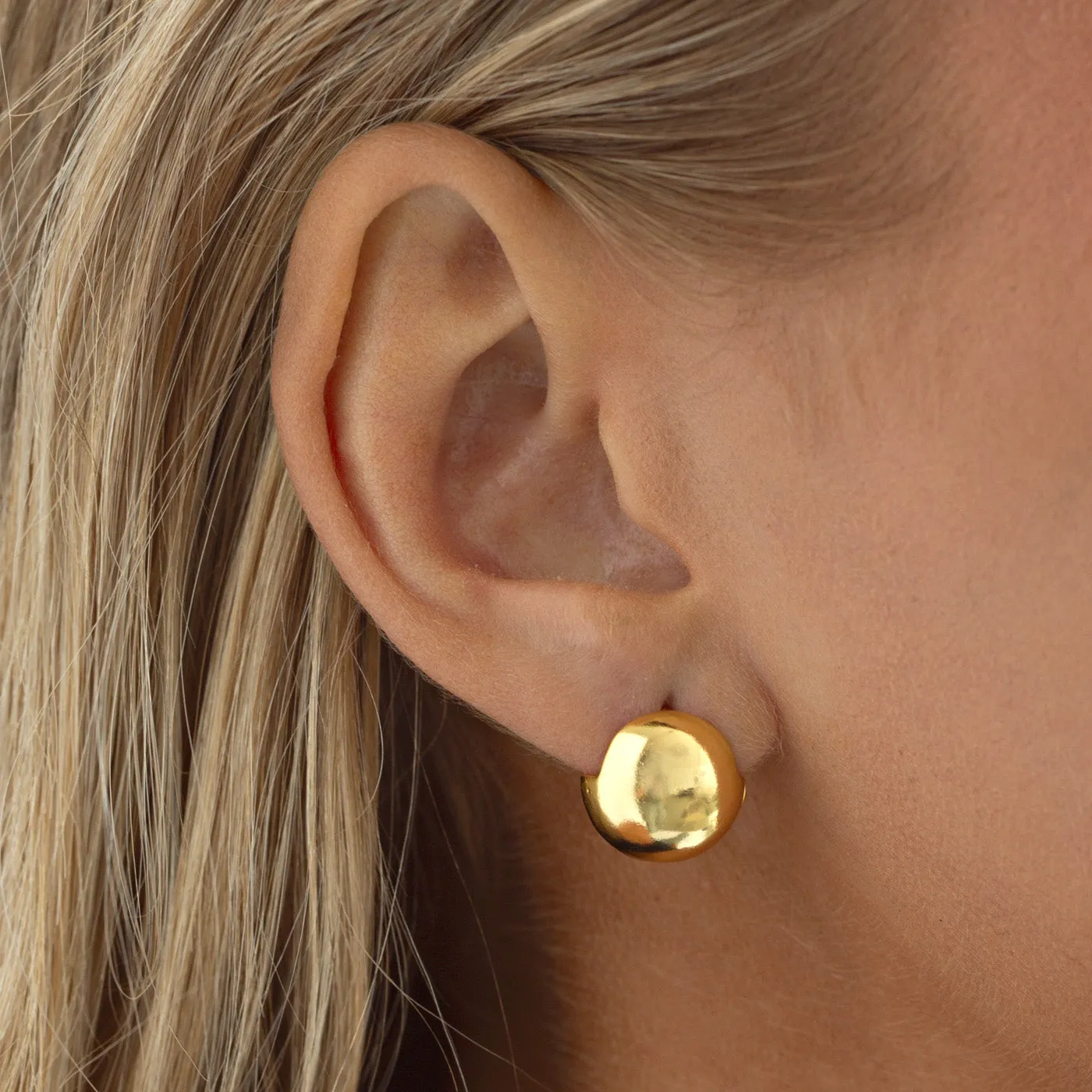 TIMI OF SWEDEN Ingrid huggies øreringe 18k guld 13,5 mm