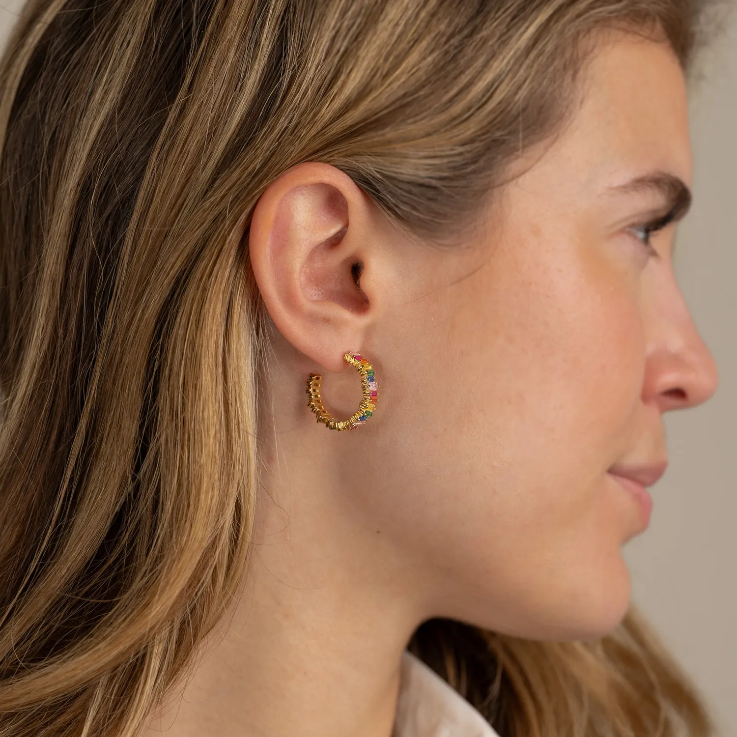 Sisi Copenhagen Veronica Rainbow Golden creoler 20 mm farver