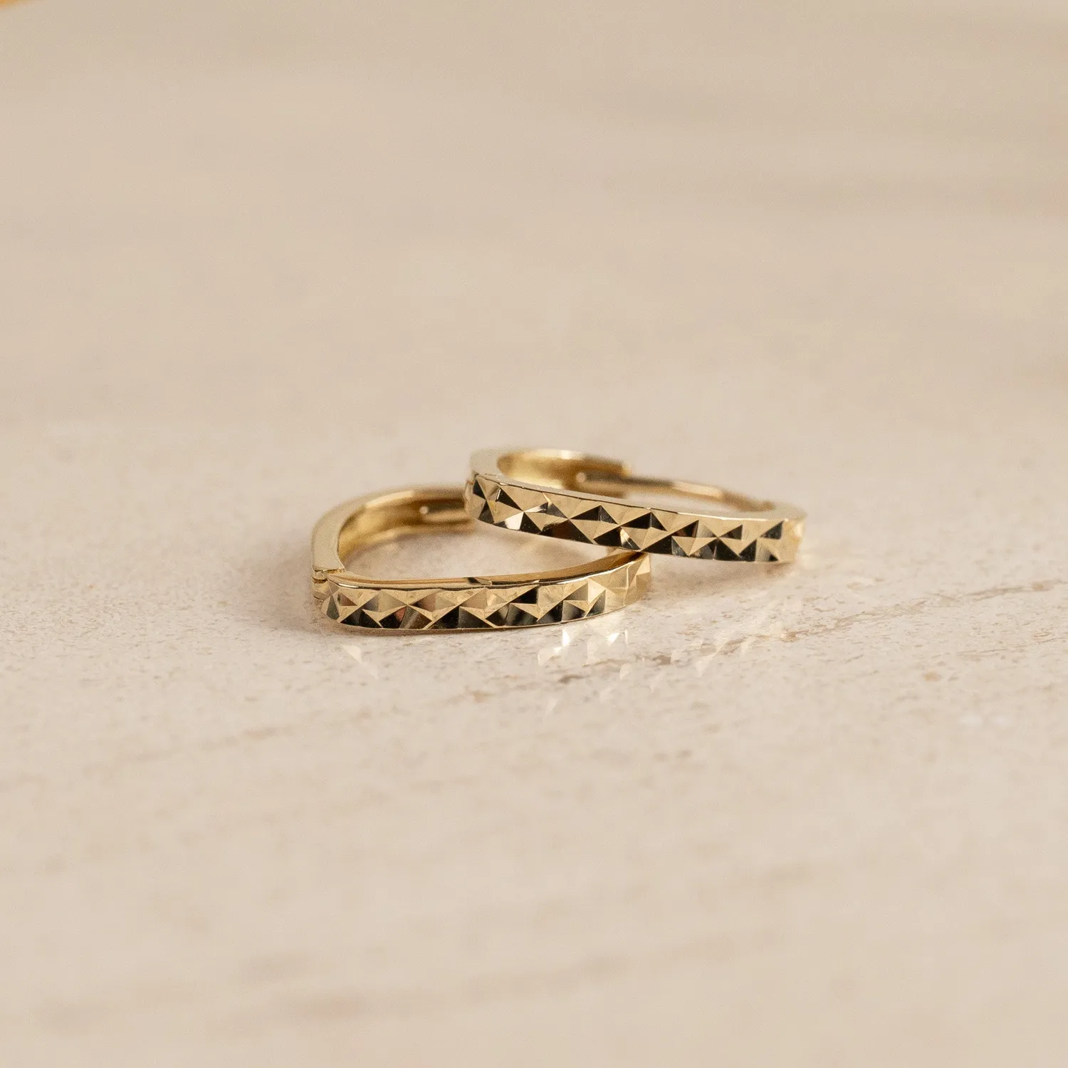 Sisi Copenhagen Ramona Solid Gold Huggie creoler 9 kt hjerte