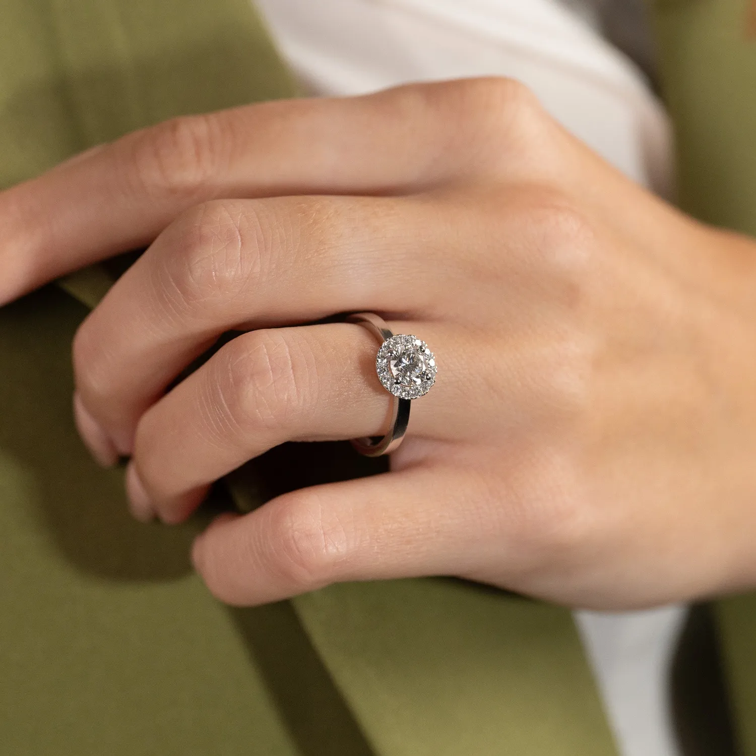 Sisi Copenhagen Simple Round Halo diamantring 1,0 ct hvidguld