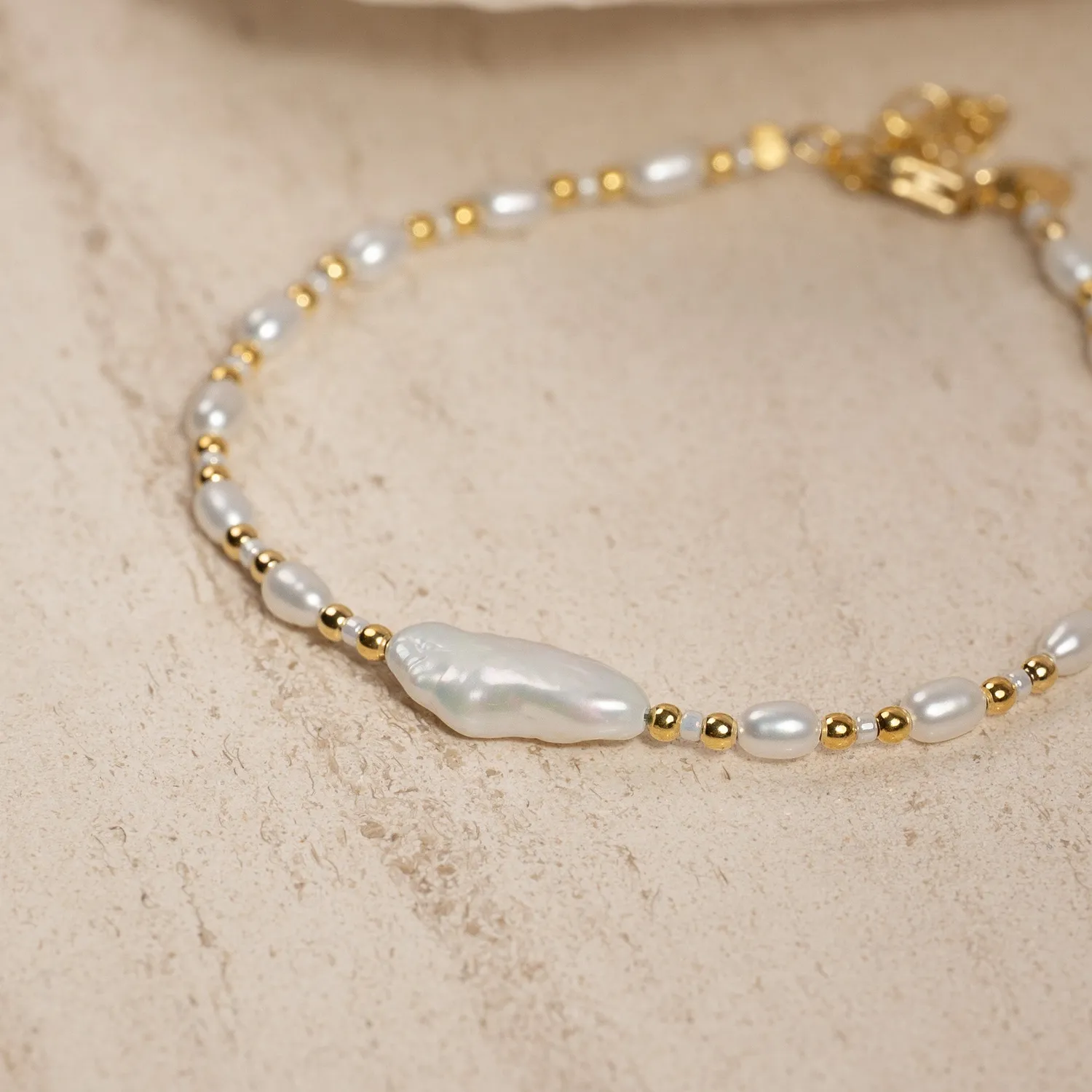 Sisi Copenhagen Lana Pearl armbånd forgyldt perler 16cm