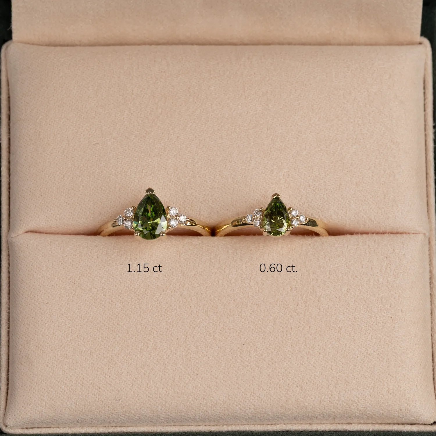 Sisi Copenhagen Pear-Cut Triad ring 0,65ct grøn guld