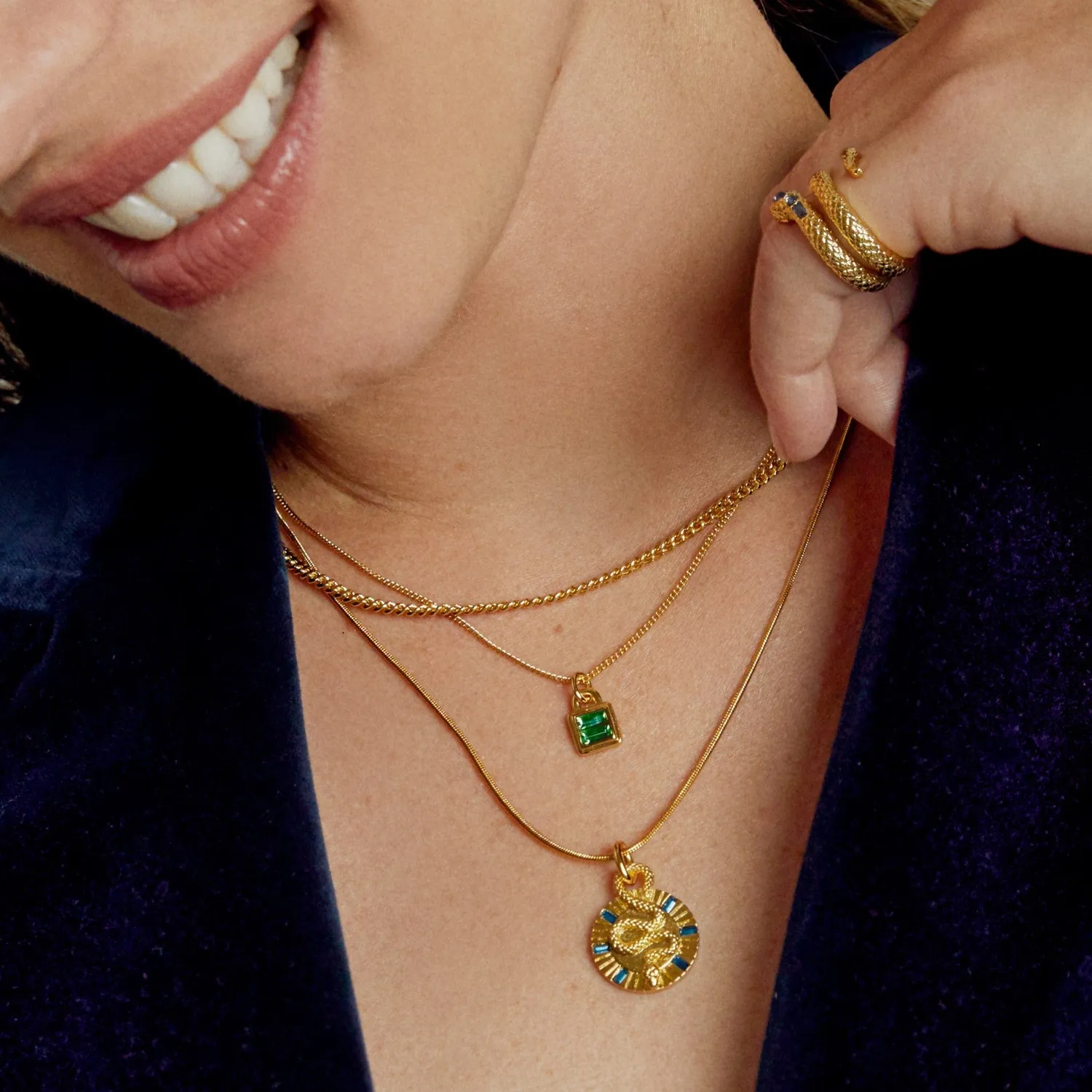 Orelia LUXE Serpent Medallion halskæde guld krystal