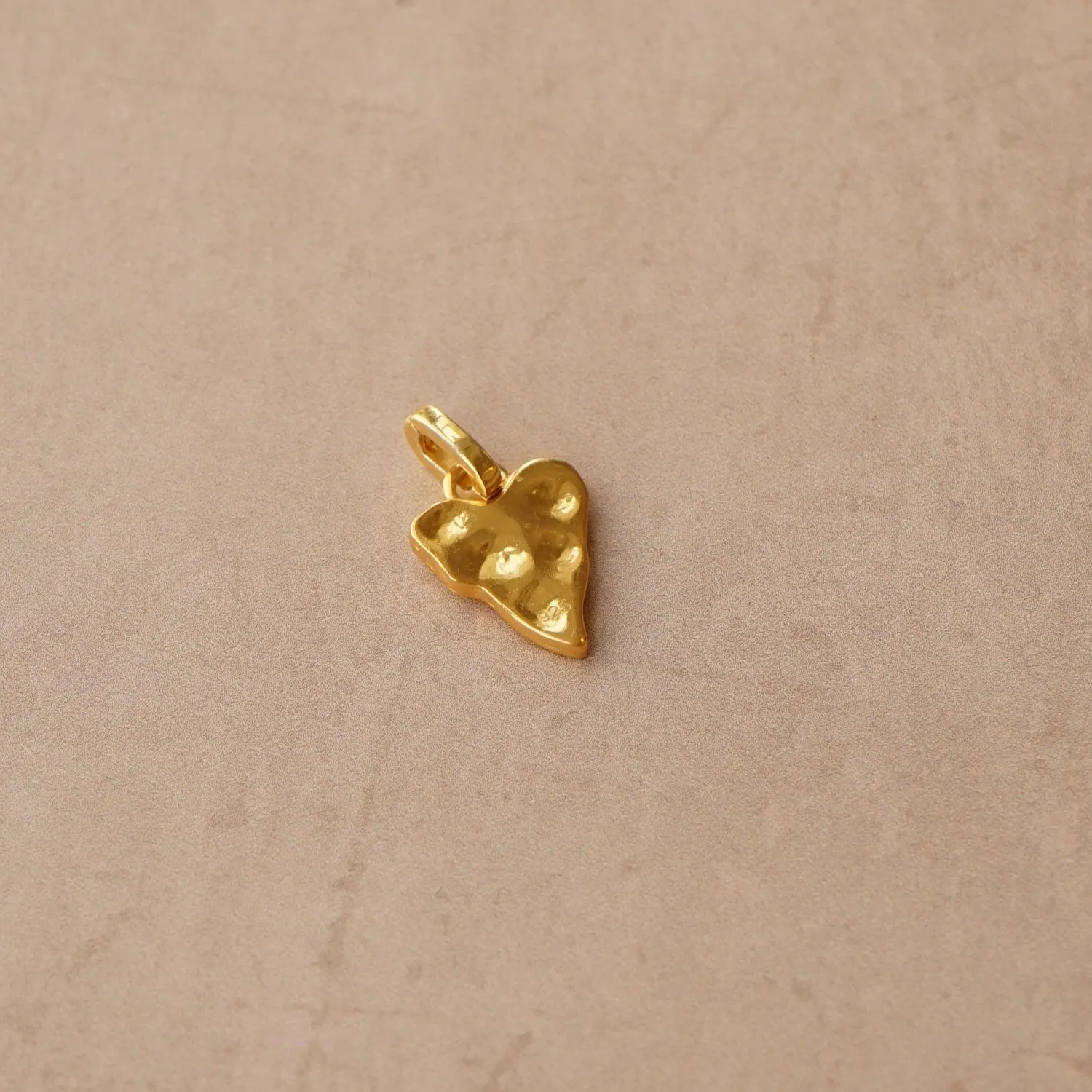 Orelia LUXE Heart charm guld hjerte vedhæng