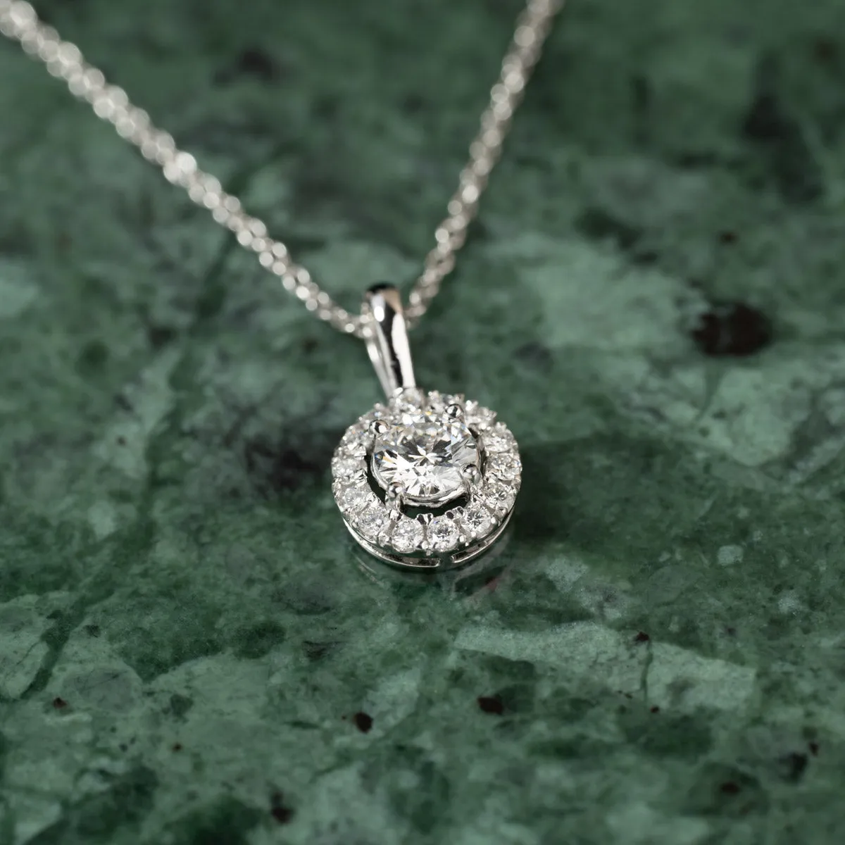 Sisi Copenhagen Round Halo diamantvedhæng 0,5 ct hvidguld
