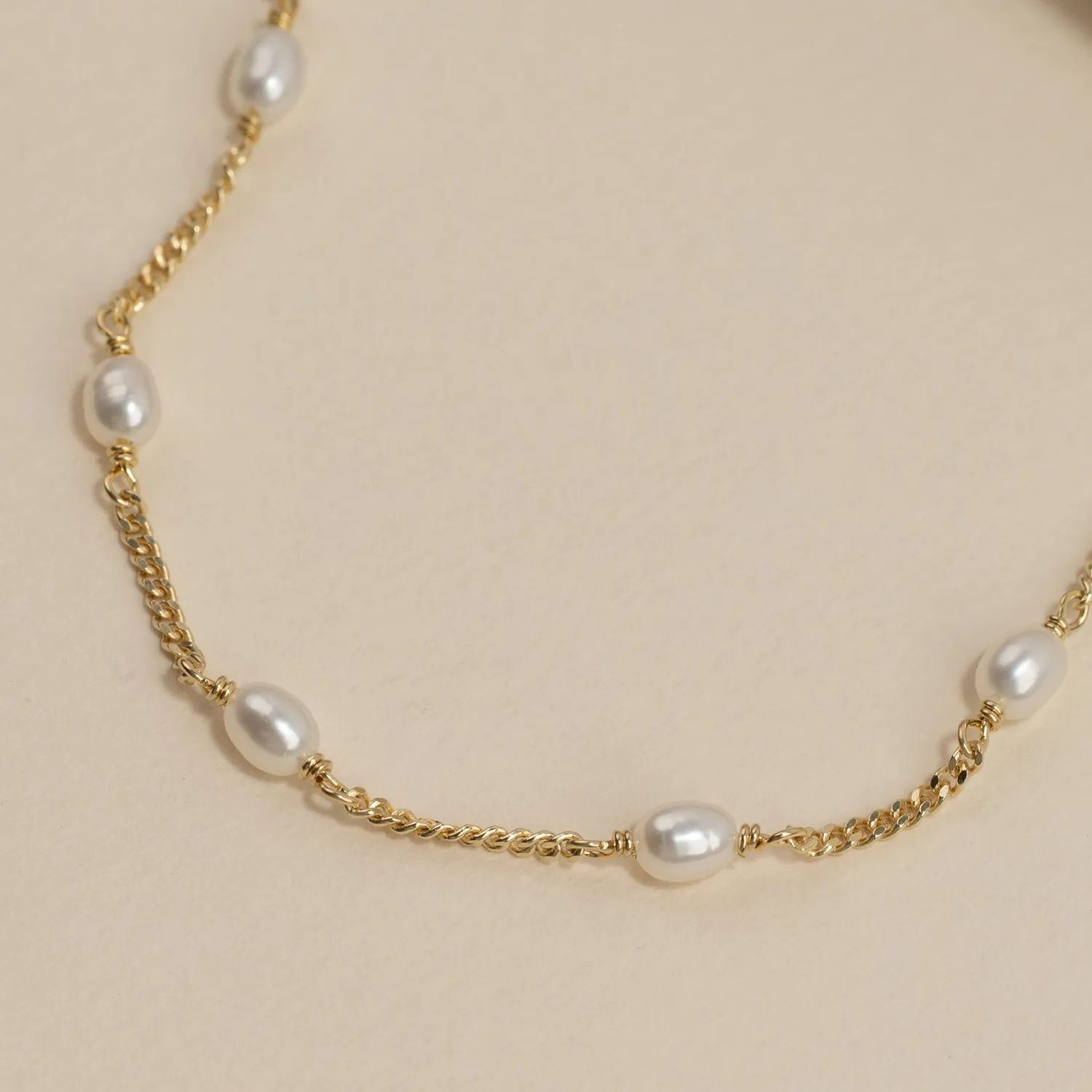 Sisi Copenhagen Alba Pearl Golden halskæde perler 42+6 cm