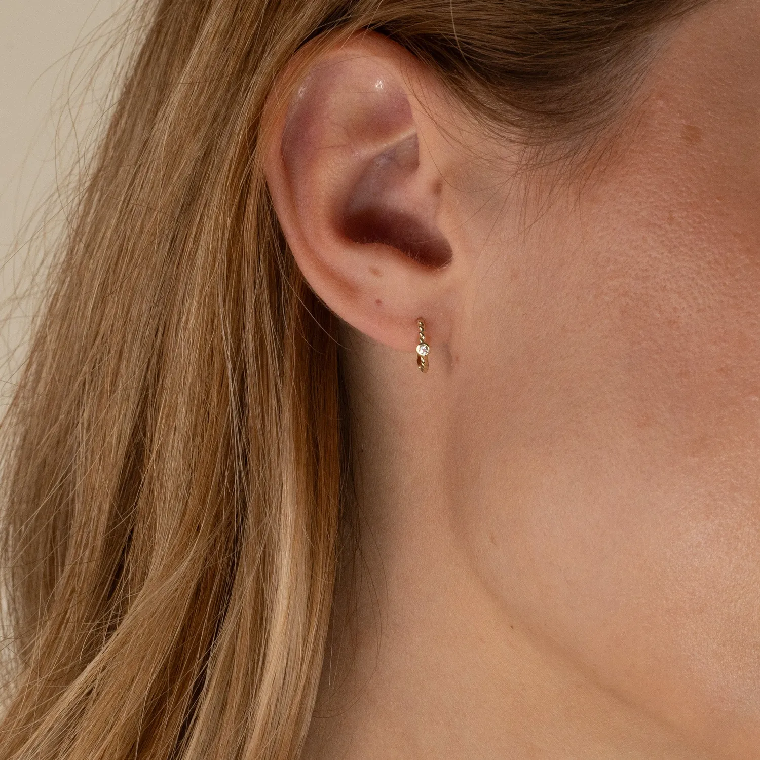 Sisi Copenhagen Sigrid creoler hvid topas 9 kt guld 10 mm