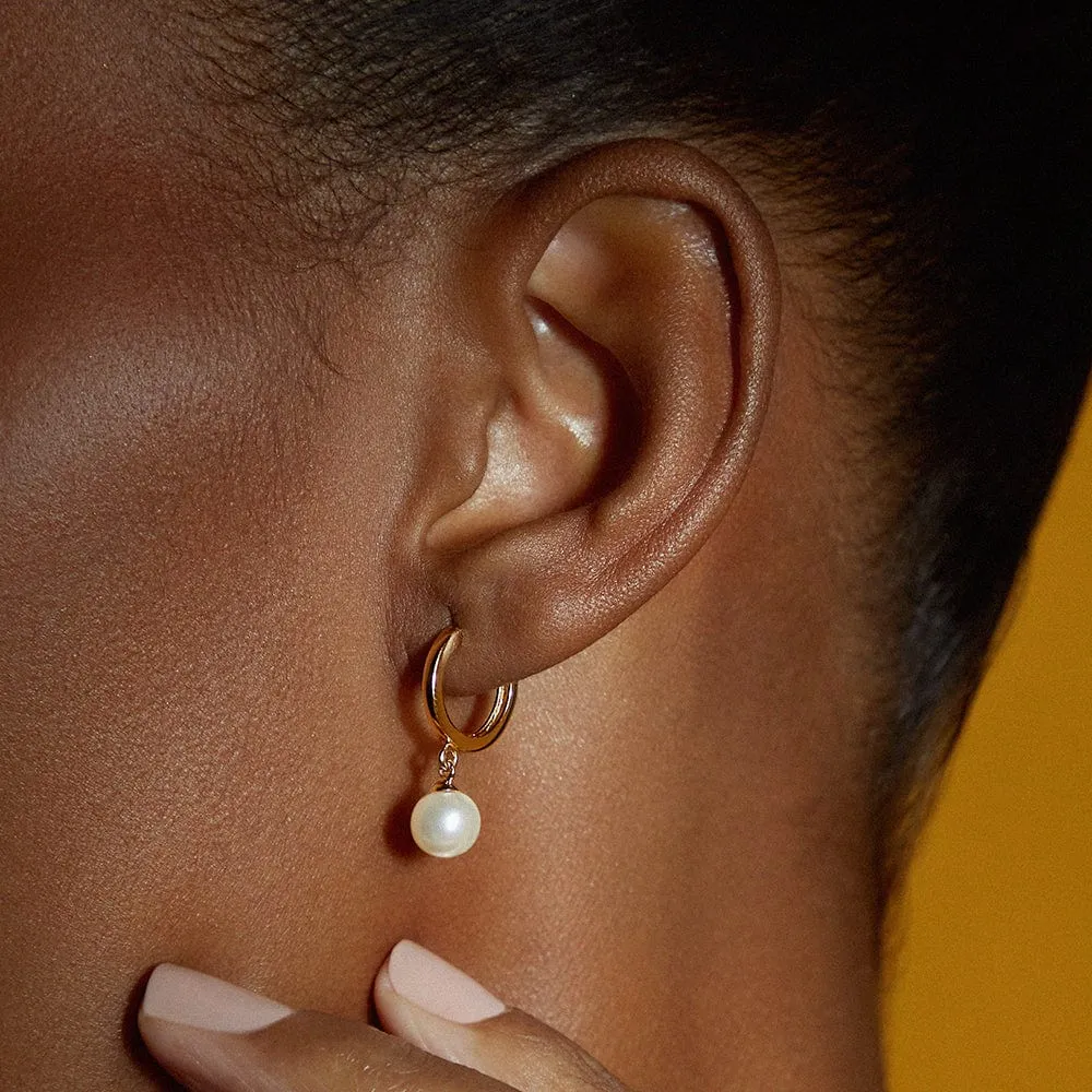 Orelia Pearl Drop huggie øreringe guld med perle