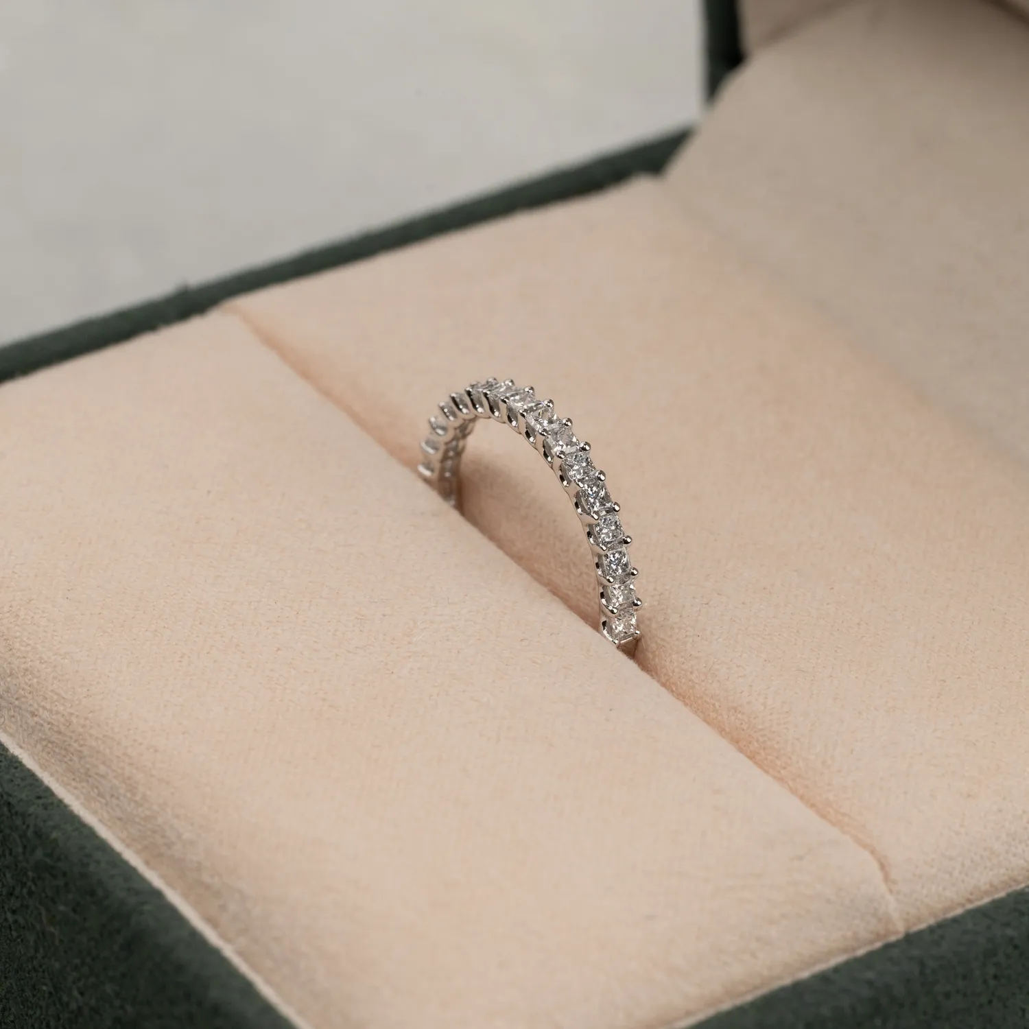 Sisi Copenhagen Princess-Cut Half-Alliance diamantring 0,5 ct hvidguld