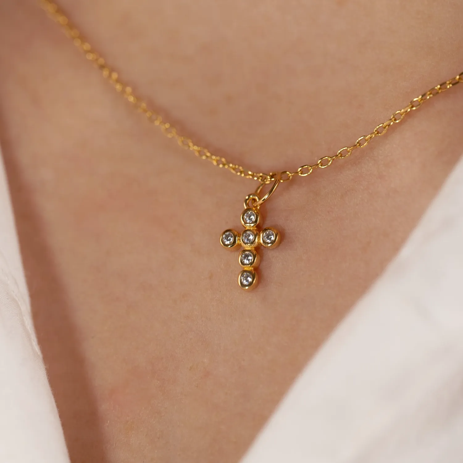 Sisi Christa Crystal kors vedhæng forgyldt zirkonia