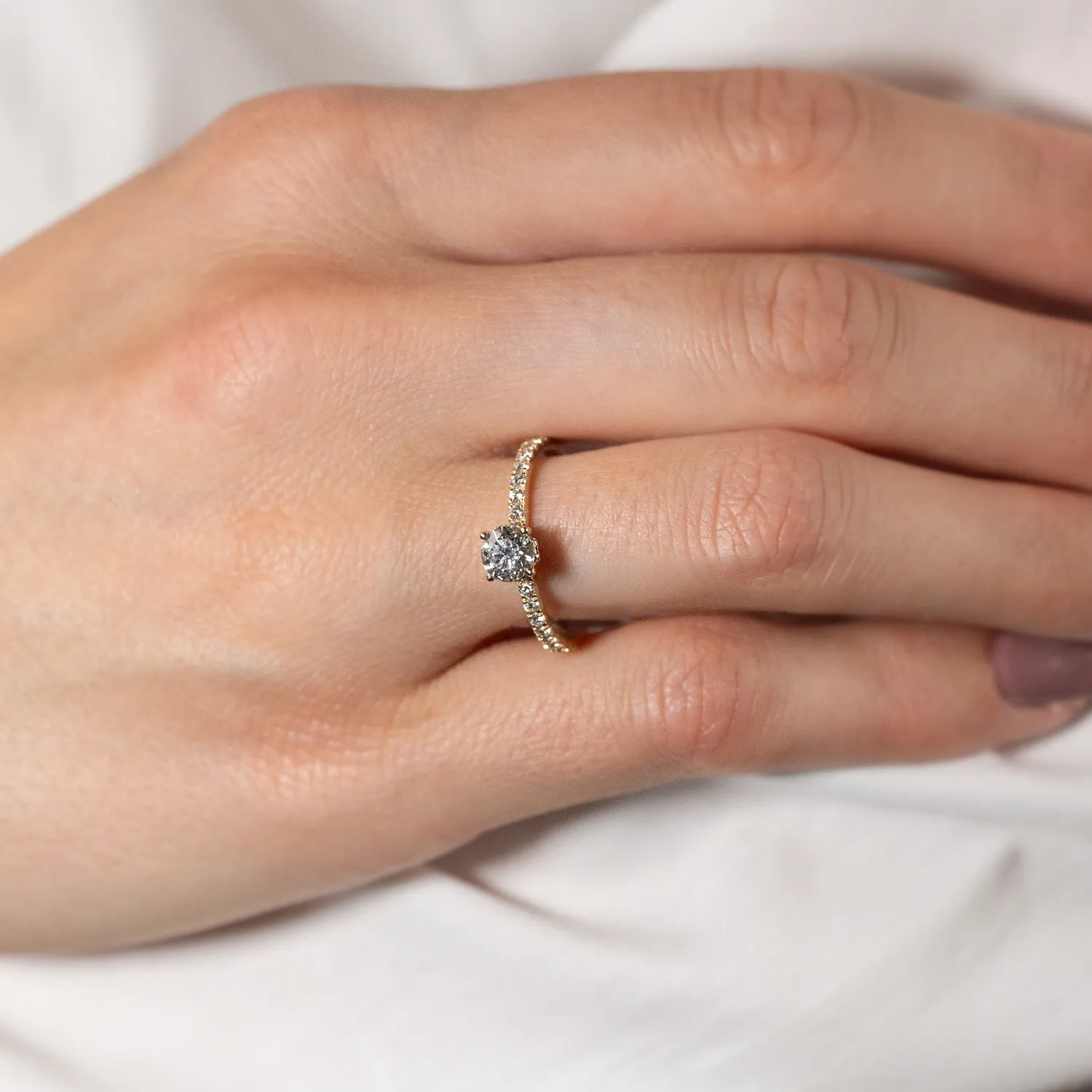 Sisi Copenhagen Hidden-Halo Alliance 0,8 ct ring guld diamant