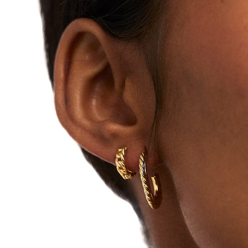 Orelia Mini Chain huggie øreringe guld kædemønster
