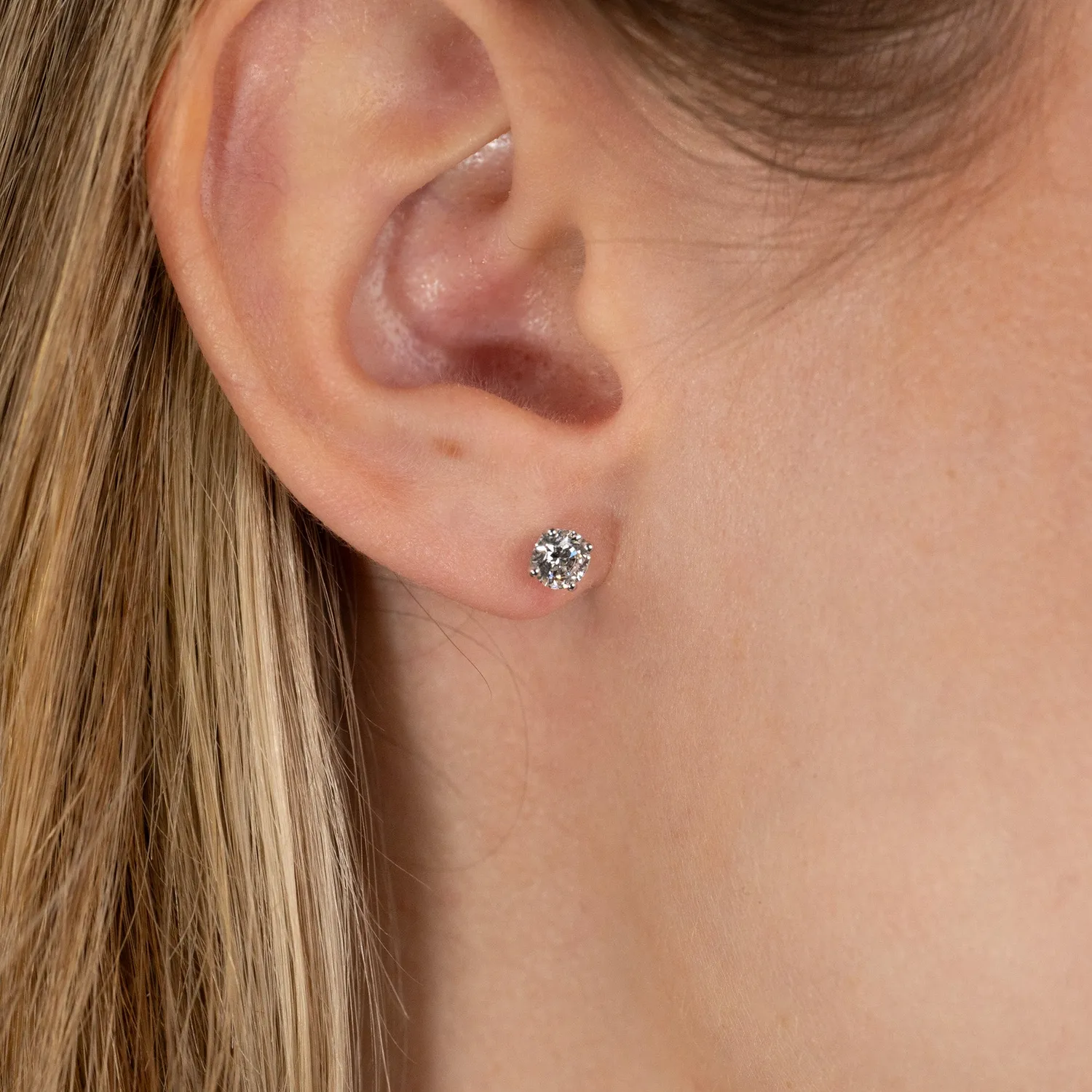 Sisi Copenhagen Classic Solitaire Lab-Diamond 0.8ct ørestikker hvidguld