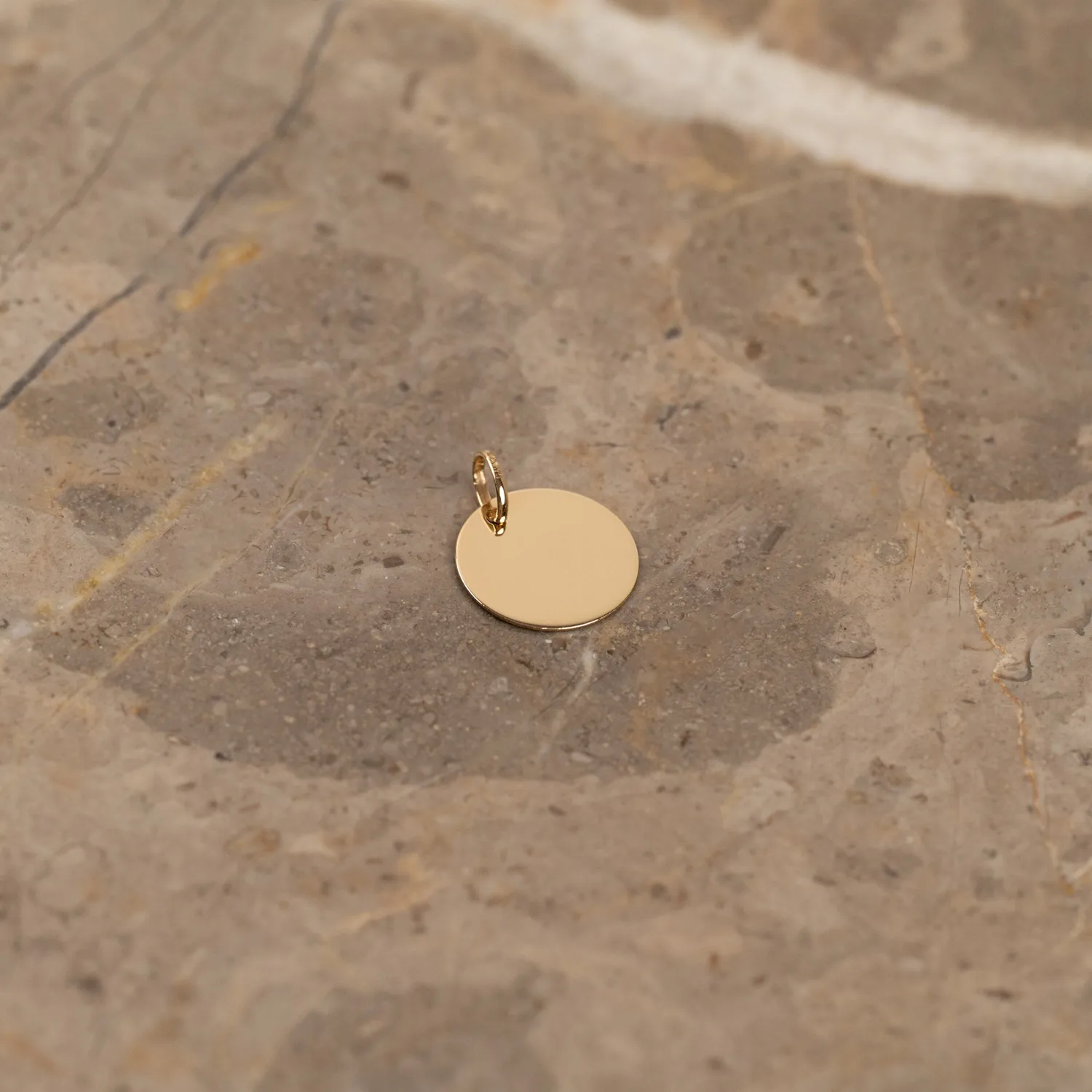 Sisi Copenhagen Engravable Round vedhæng 12 mm massivt 9 kt guld