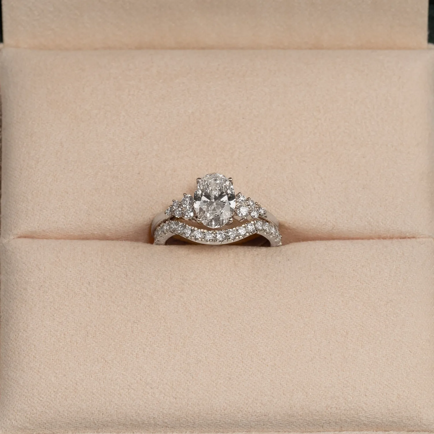 Sisi Copenhagen Wide Curve Alliance ring 14 kt guld diamanter