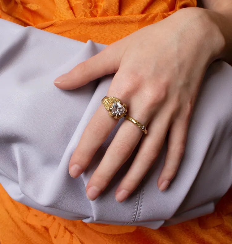 Wos Agnes ring guld mørkerød