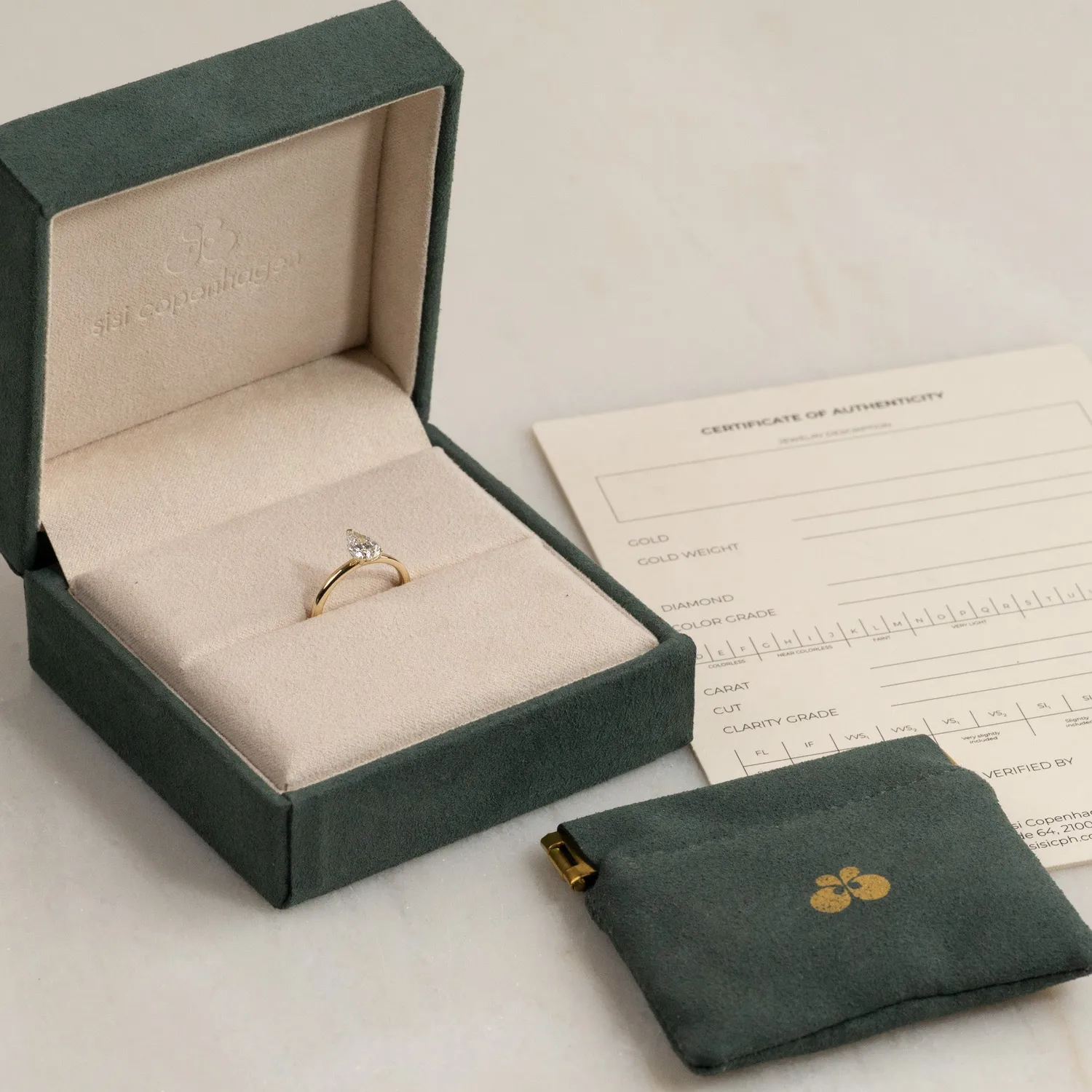 Sisi Copenhagen Solitaire Pear-Cut ring 0,75 ct 14 kt guld