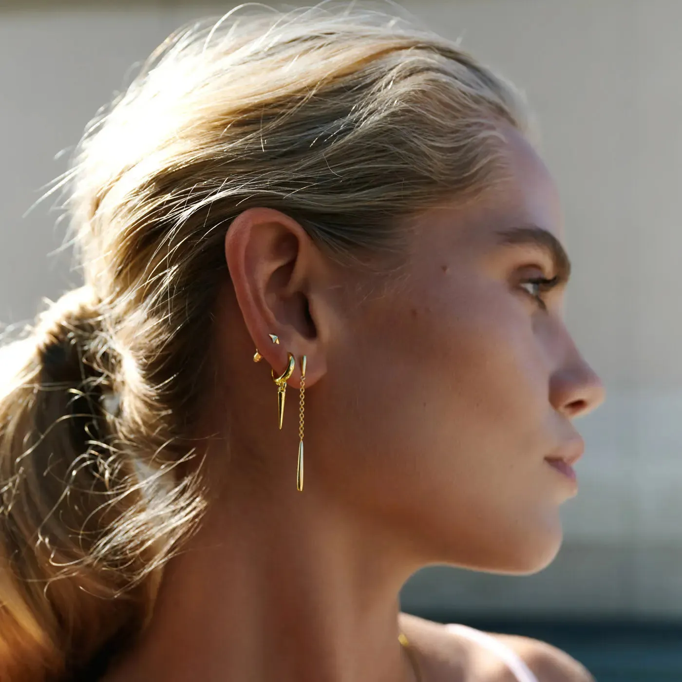 TIMI OF SWEDEN Nyah spike hoop øreringe guld 12 mm