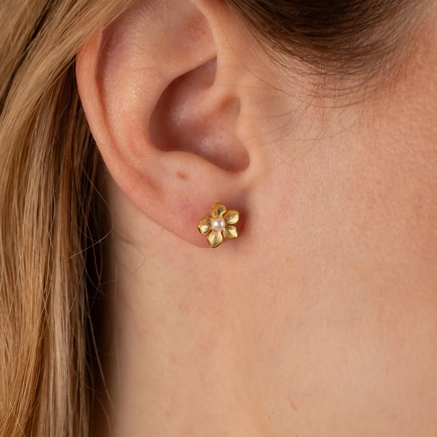 Sisi Copenhagen Mona Pearl Golden ørestikker perle 9 mm