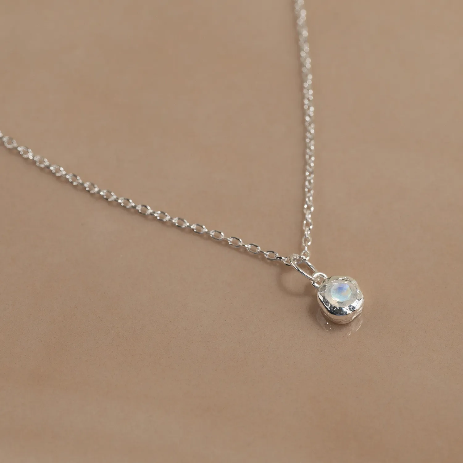 Sisi Copenhagen Selene Moonstone vedhæng 5 mm sølv