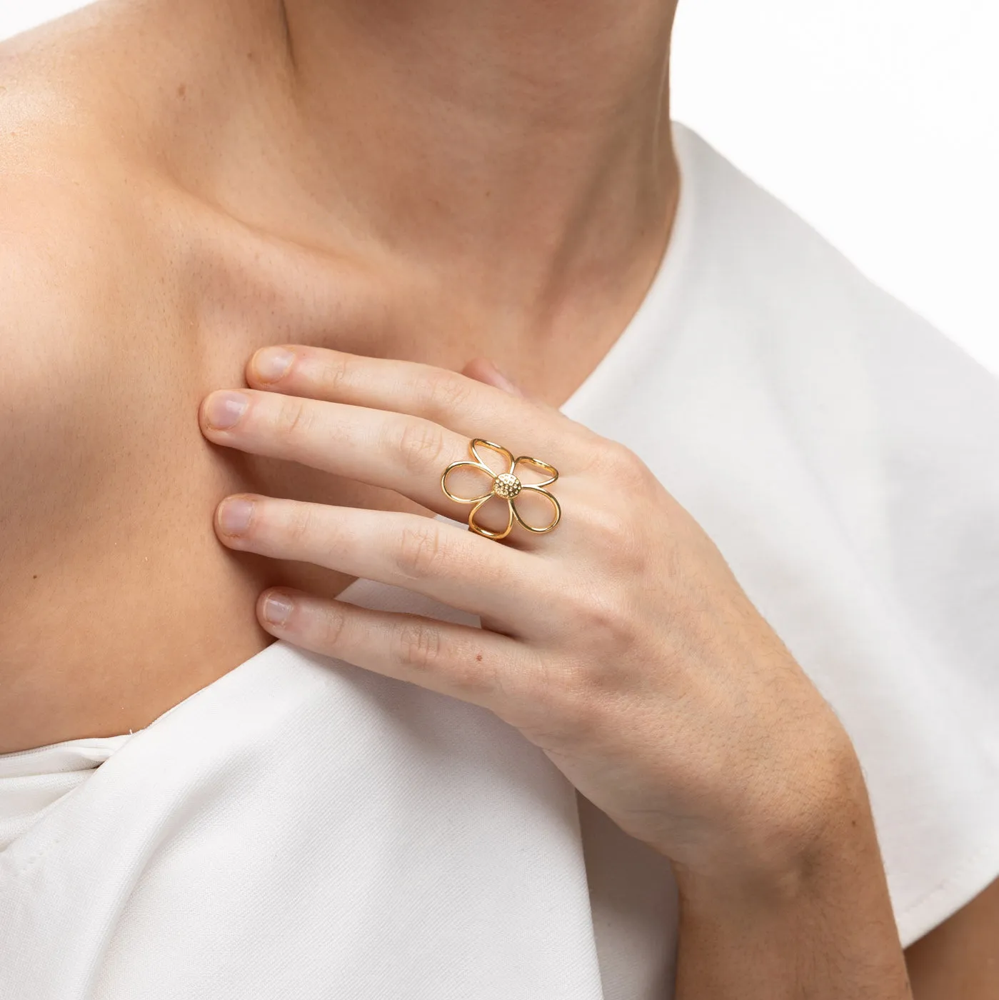 TIMI OF SWEDEN Lucky Outline Flower ring guld justerbar
