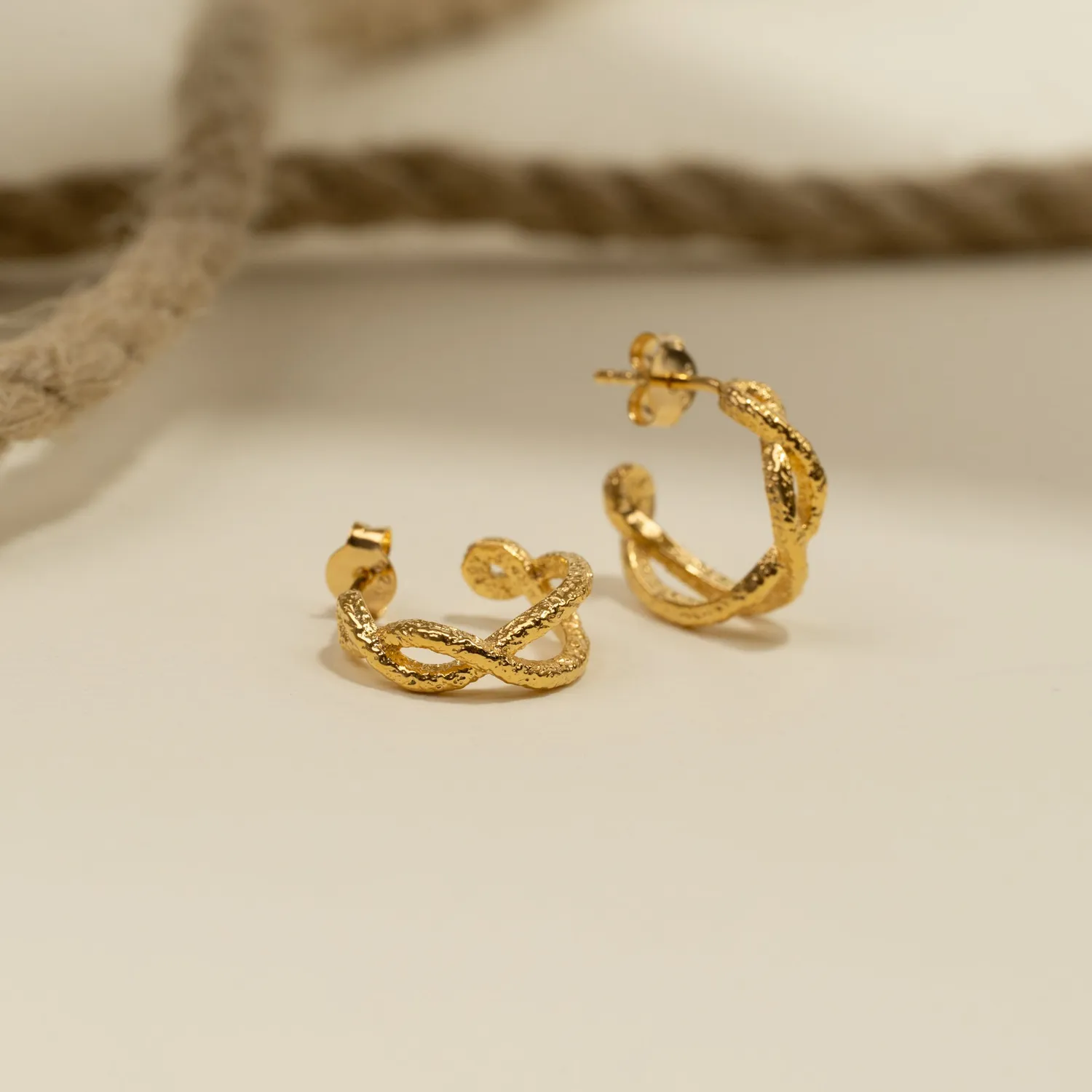 Sisi Copenhagen Winnie Small Golden creoler forgyldt 15 mm